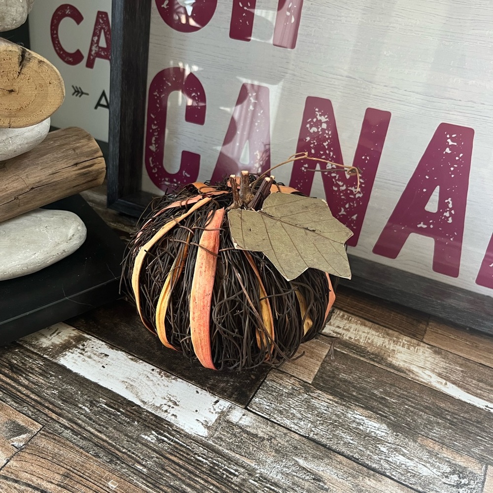 Fall pumpkin decoration - Picture 2 of 2